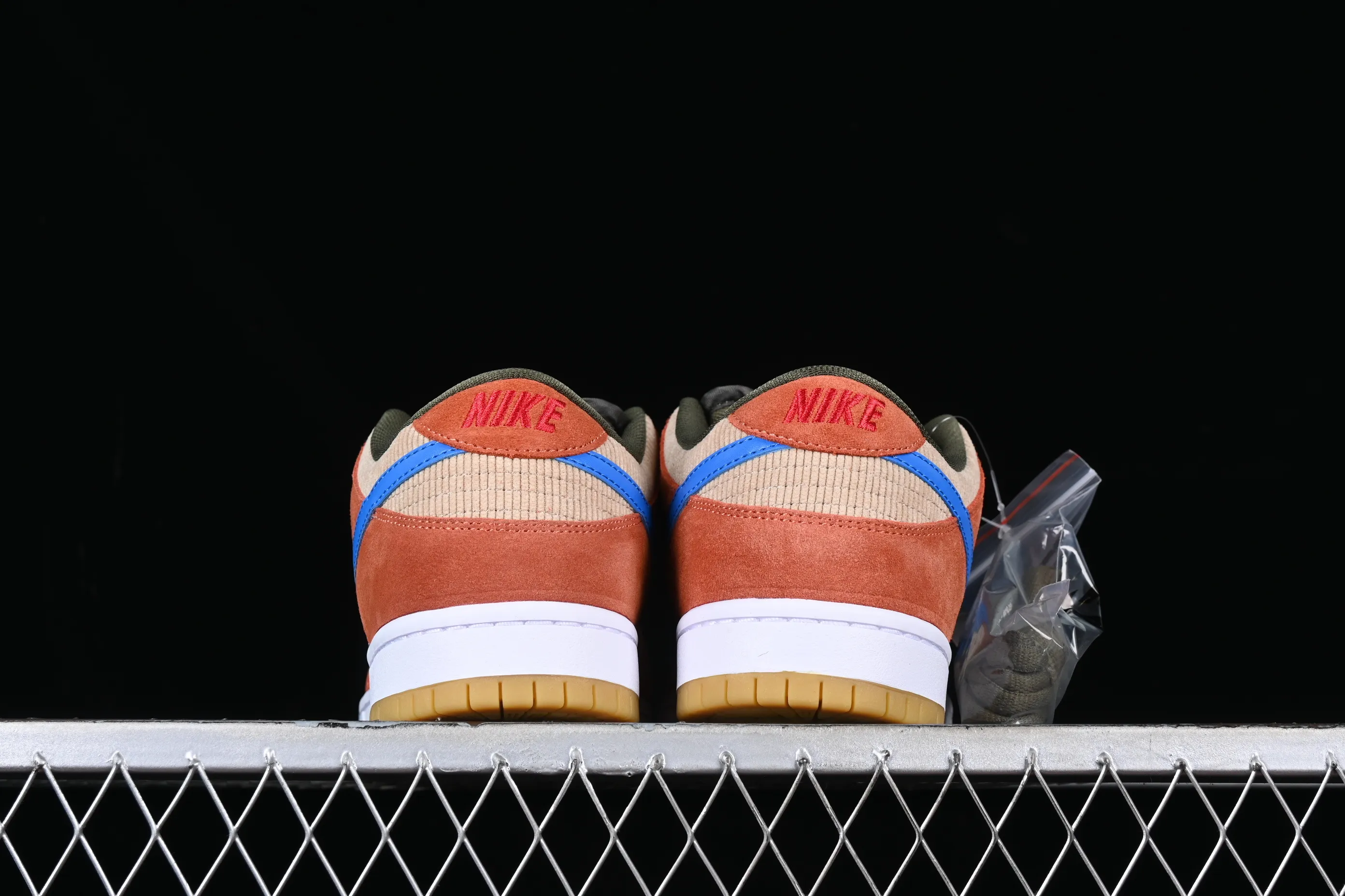All Categories Nk SB Dunk Series Nk SB Dunk Low Low-top Sneakers Nk SB Dunk Low Pro Color Corduroy Low-top Casual Sports Skateboard Shoes BQ6817-201